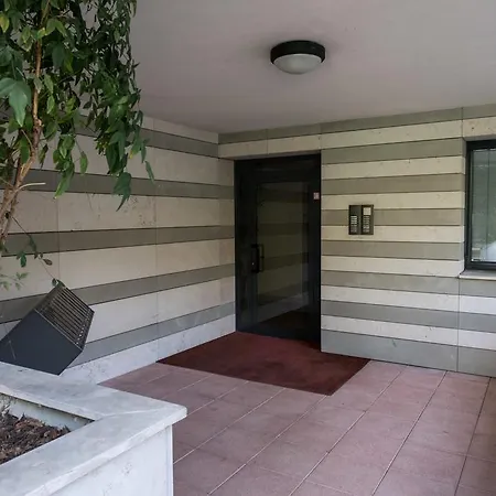 Aurora Apartment Como